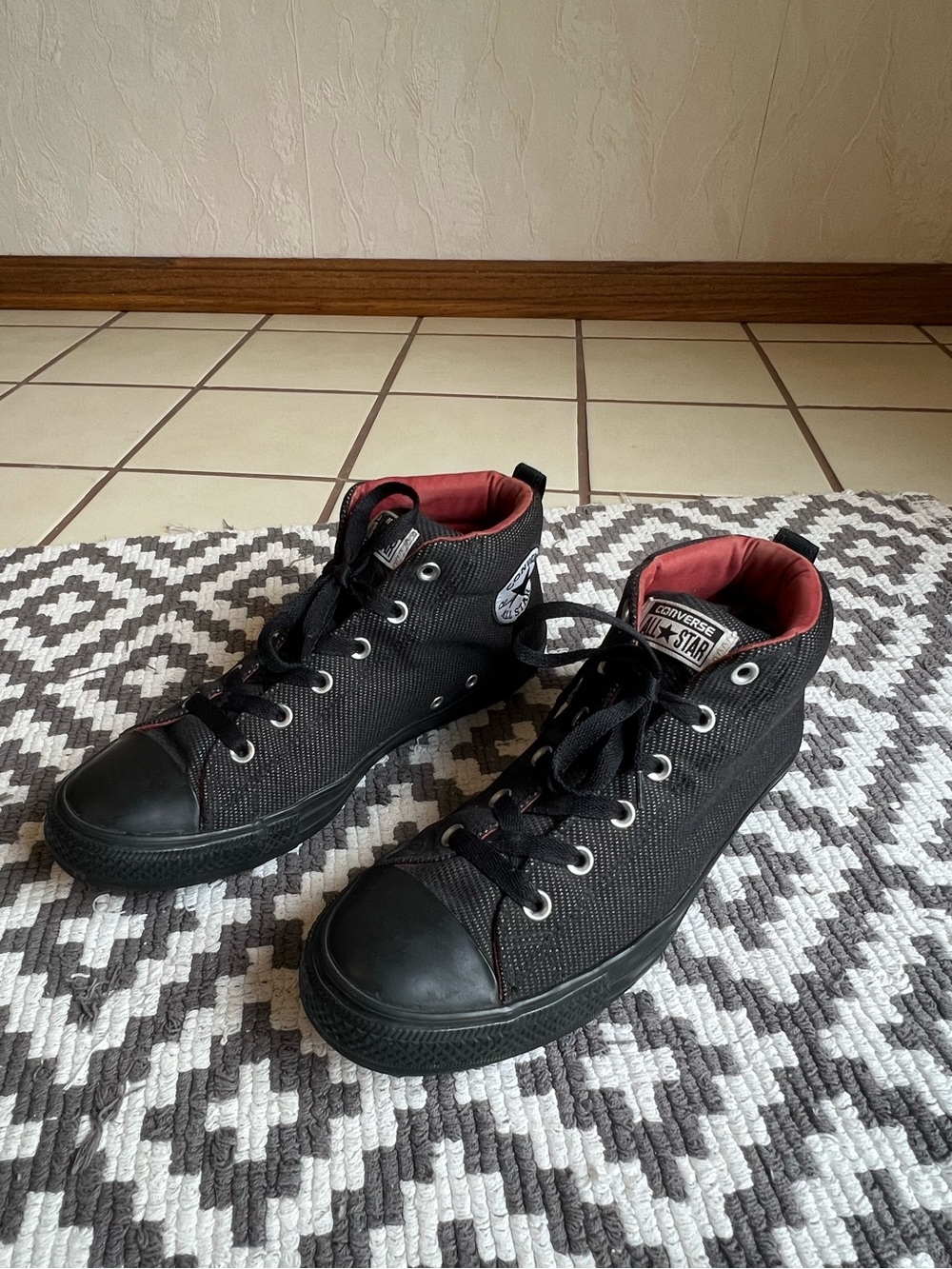 Men’s sz 10 black converse all stars